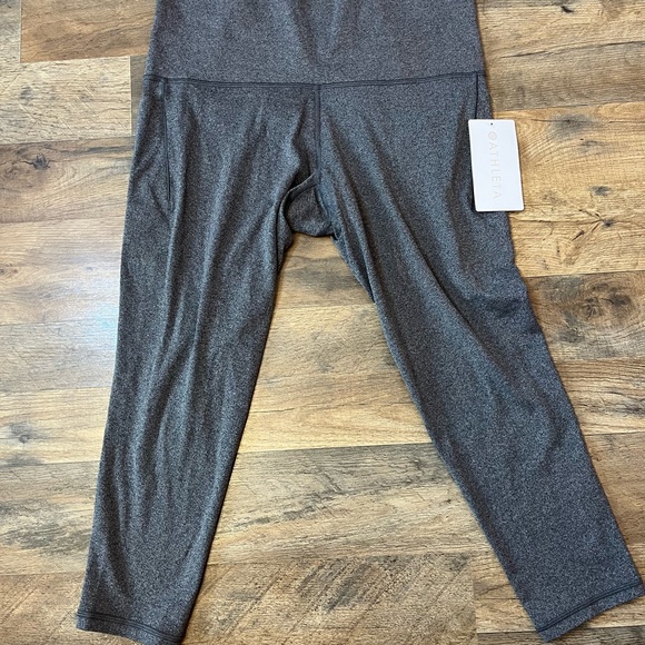 Athleta Pants - Athleta Charcoal Gray Salutation Stash Pocket II 7/8 Tight Leggings